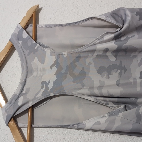 4/$12 Athletic Works Light Gray Camo Print Workout Tank Top size Large - Picture 6 of 8